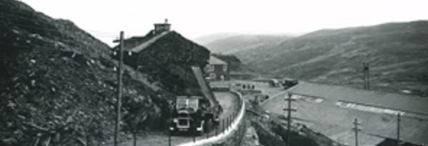 Arrival of the "Elephant" case at Manod quarry in Wales, during the evacuation of paintings during the Second World War. Original photo GWR