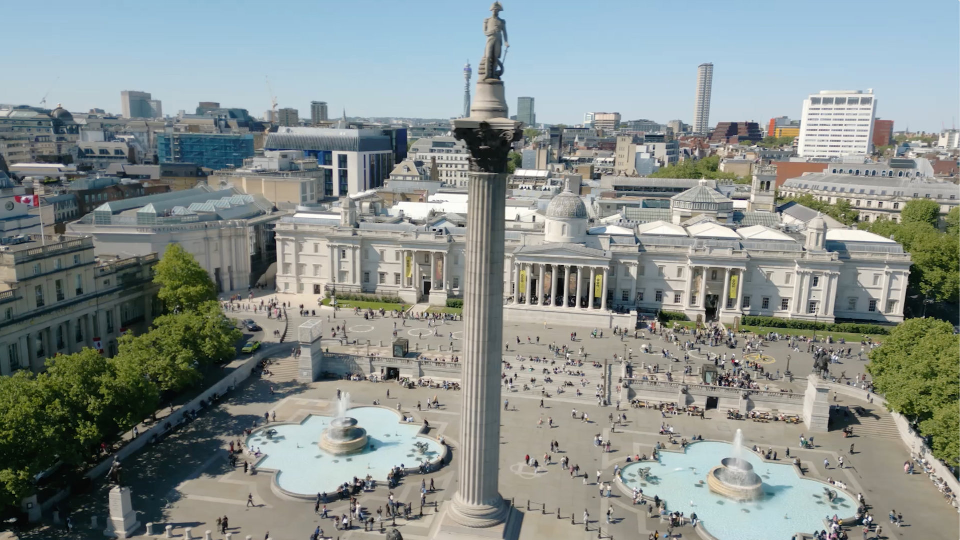Exterior of the National Gallery with Nelson's column in the foreground