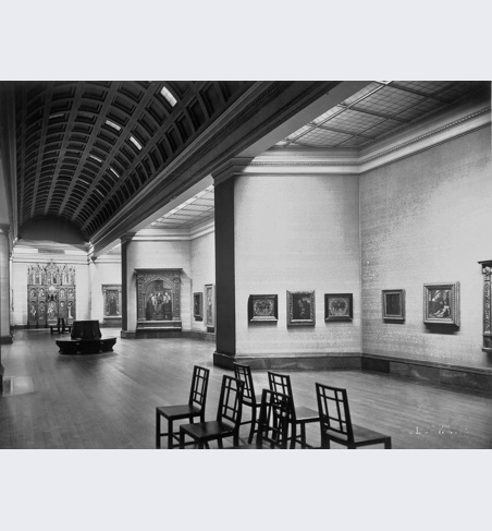 Duveen Gallery Janurary 1932 view to The Demidoff Altarpiece