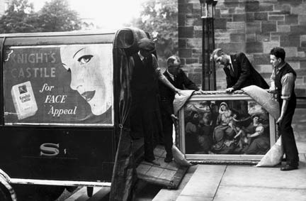 Unloading paintings - Gallery at War