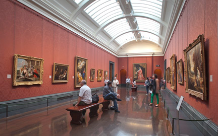 Gallery 18 with visitors