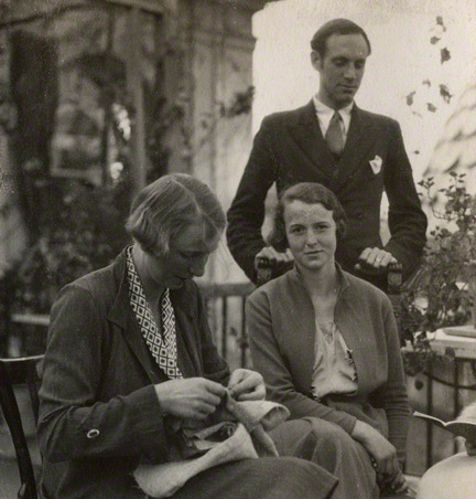 Sir Philip Hendy, Kythé Caroline Hendy (née Ogilvy) and her sister, 1931 © National Portrait Gallery, London