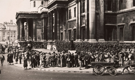 Queue outside Gallery for Myra Hess concert